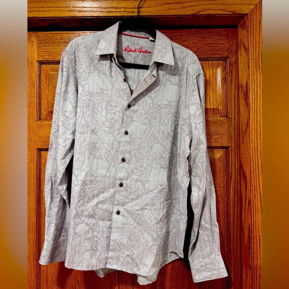 Robert Graham men’s long sleeve dress shirt. Size M. Color light purple.